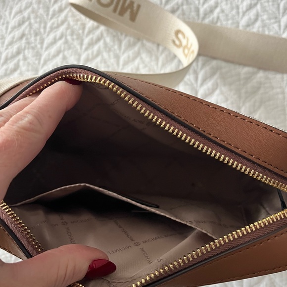 Michael Kors Maeve Cream Crossbody Bag and wallet - Picture 2 of 6